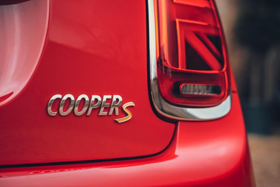 Логотип Mini Cooper SE Level 3 (F56) 2020 года  (UK) (фото 31 из 32)